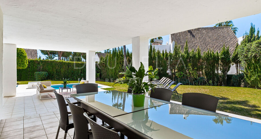 Elegant modern lyxvilla vid havet, Villa Marina, Puerto Banus, Marbella