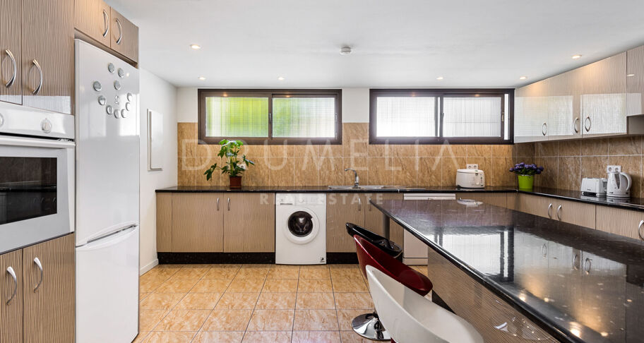 Elegant modern lyxvilla vid havet, Villa Marina, Puerto Banus, Marbella