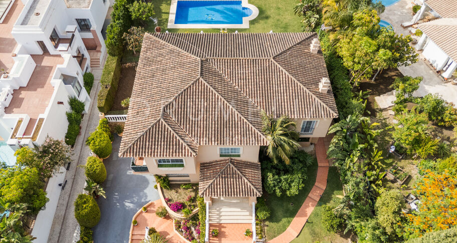 Charming 5-Bedroom Andalusian Villa with Private Pool in Atalaya Río Verde, Marbella