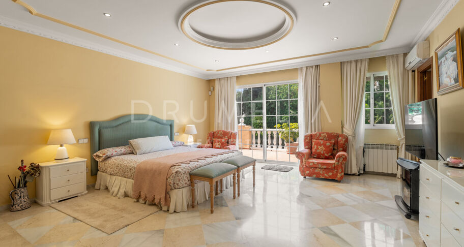 Charming 5-Bedroom Andalusian Villa with Private Pool in Atalaya Río Verde, Marbella