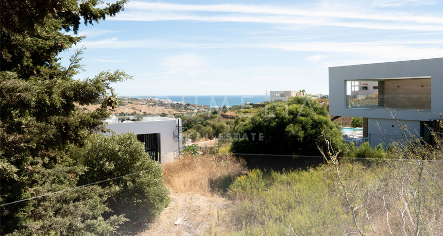 Eksklusiv tomt med godkjent prosjekt og panoramautsikt i Valle Romano, Estepona