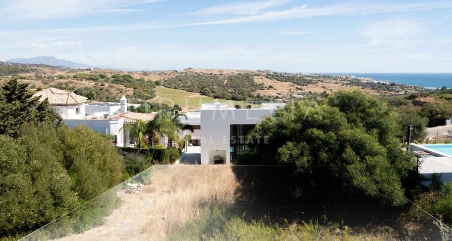 Eksklusiv tomt med godkjent prosjekt og panoramautsikt i Valle Romano, Estepona
