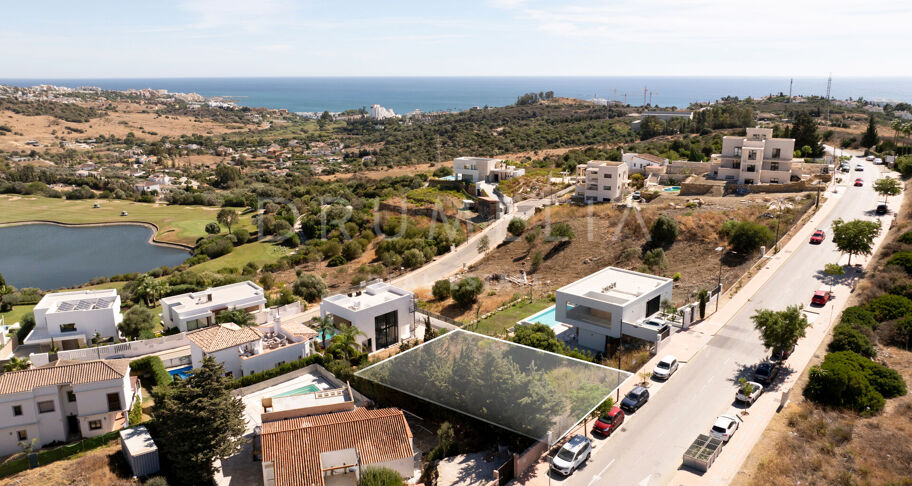 Eksklusiv tomt med godkjent prosjekt og panoramautsikt i Valle Romano, Estepona