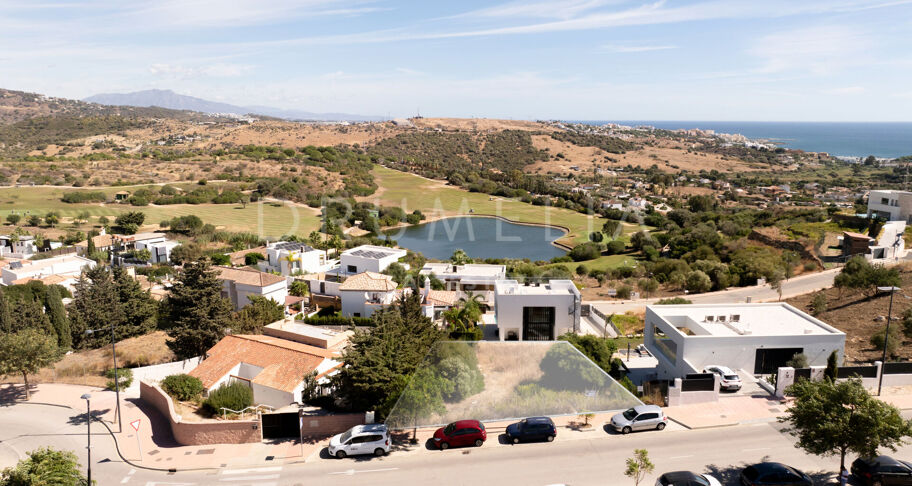 Eksklusiv tomt med godkjent prosjekt og panoramautsikt i Valle Romano, Estepona
