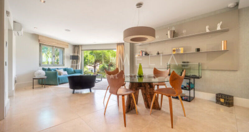 Villa en Venta en Almenara, Sotogrande Alto, Villa de Siete Dormitorios con Vistas Panorámicas al Mar y al Golf