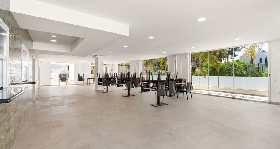 Ekskluzywna Willa z Restauracją i Potencjałem na Hotel Butikowy w Golden Beach, Marbella
