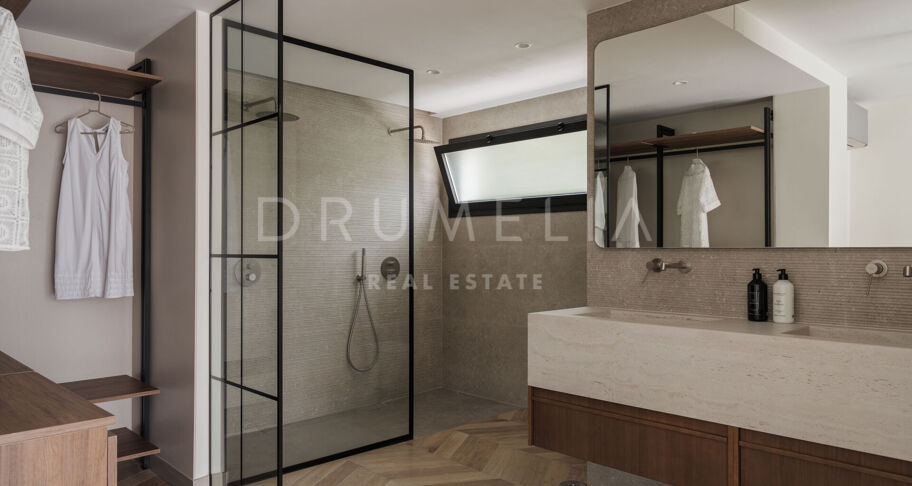 Villa Entièrement Rénovée à Vendre à Nueva Andalucía, Marbella