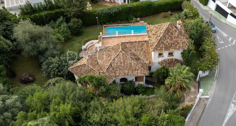Sea View Villa with Exceptional Renovation Potential in Rocío de Nagüeles, Marbella Golden Mile
