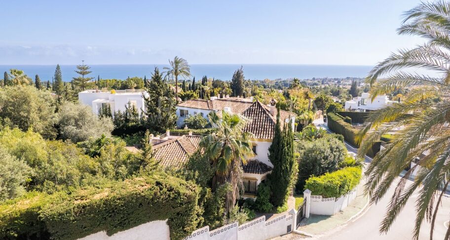 Sea View Villa with Exceptional Renovation Potential in Rocío de Nagüeles, Marbella Golden Mile