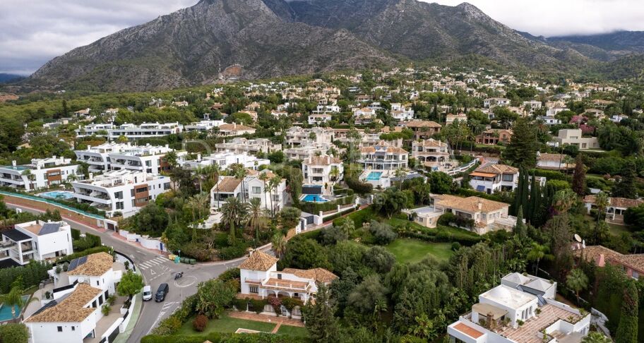 Sea View Villa with Exceptional Renovation Potential in Rocío de Nagüeles, Marbella Golden Mile