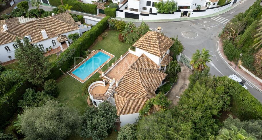 Sea View Villa with Exceptional Renovation Potential in Rocío de Nagüeles, Marbella Golden Mile