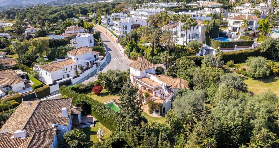 Sea View Villa with Exceptional Renovation Potential in Rocío de Nagüeles, Marbella Golden Mile