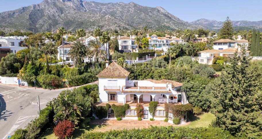 Sea View Villa with Exceptional Renovation Potential in Rocío de Nagüeles, Marbella Golden Mile