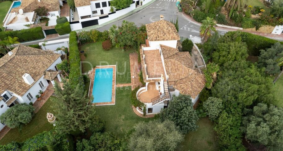 Sea View Villa with Exceptional Renovation Potential in Rocío de Nagüeles, Marbella Golden Mile