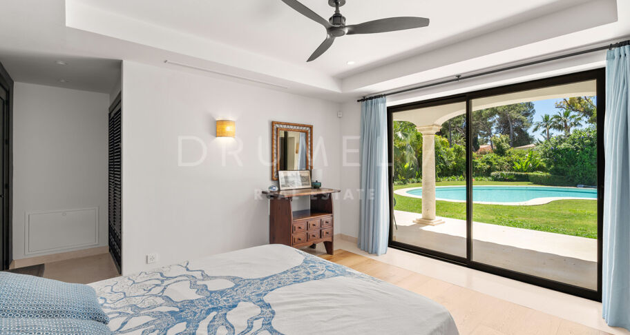 Andalusian villa with guest house near the beach, Guadalmina Baja