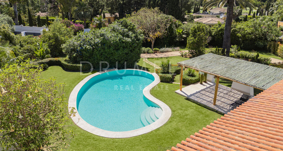 Andalusian villa with guest house near the beach, Guadalmina Baja