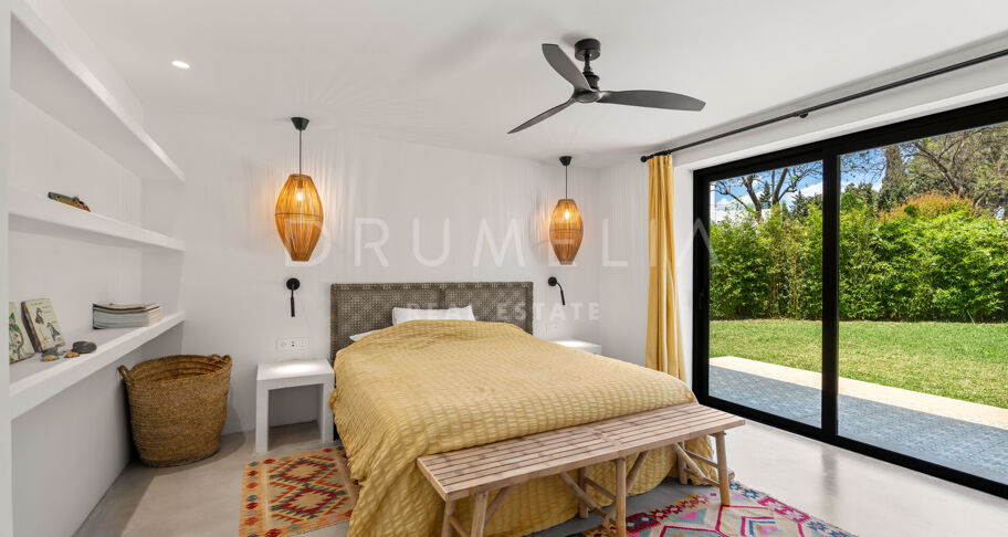 Andalusian villa with guest house near the beach, Guadalmina Baja