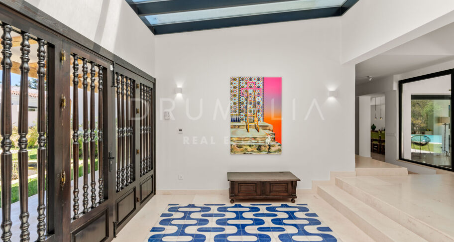 Andalusian villa with guest house near the beach, Guadalmina Baja