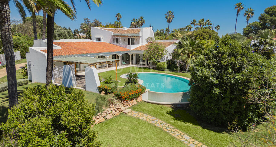 Andalusian villa with guest house near the beach, Guadalmina Baja