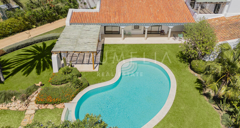 Andalusian villa with guest house near the beach, Guadalmina Baja