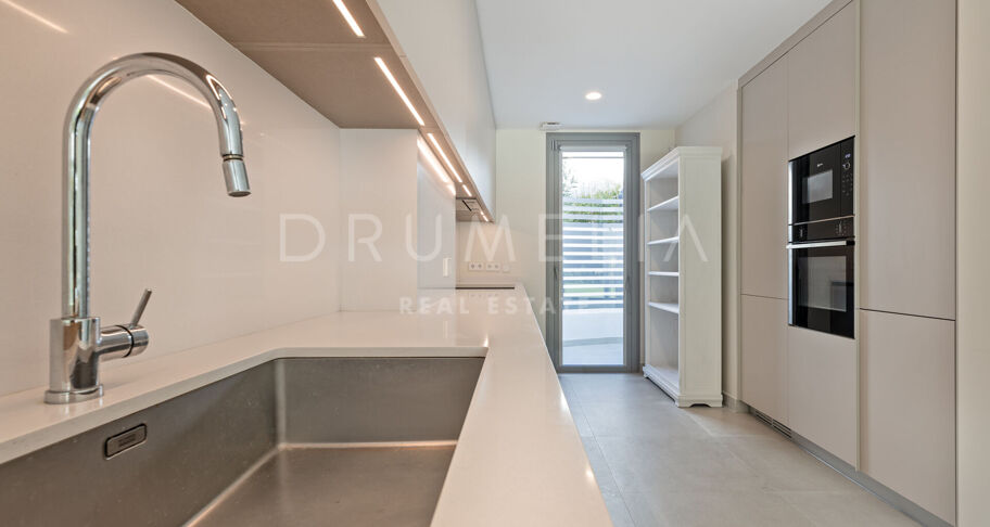 Nieuwbouw hoekvilla in Treetops, San Pedro · 4 slaapkamers, privé jacuzzi en panoramisch uitzicht over het dal