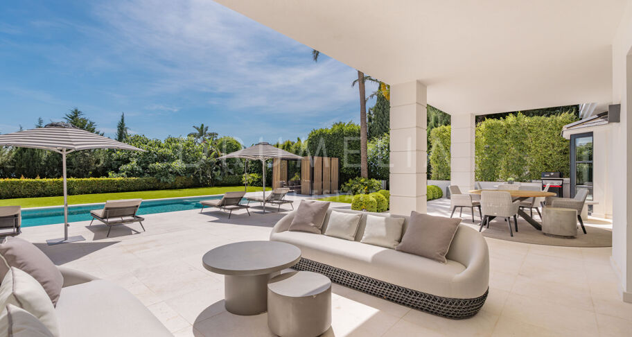 Villa Marusha - Modern Andalusian Villa in Sierra Blanca with La Concha and Sea views