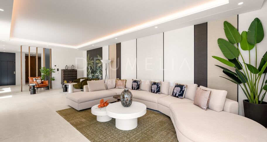 Contemporaine designvilla in El Paraíso Alto met overloopzwembad en panoramisch uitzicht over de heuvels