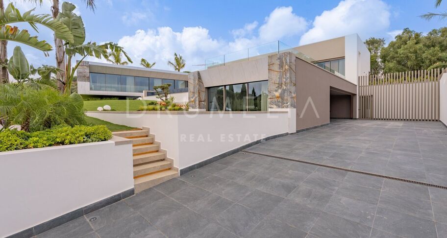 Villa for salg i La Reserva, Sotogrande