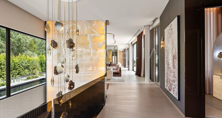 Villa for salg i La Reserva, Sotogrande