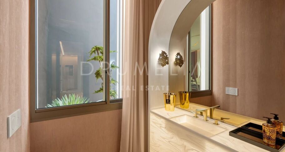 Villa for salg i La Reserva, Sotogrande
