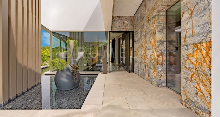 Villa for salg i La Reserva, Sotogrande