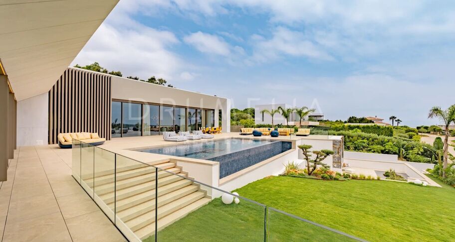 Villa for salg i La Reserva, Sotogrande