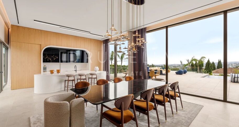Villa for salg i La Reserva, Sotogrande