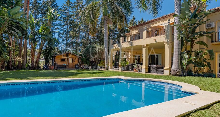 Villa à Las Brisas, Nueva Andalucía, dans un cadre ultra-privé