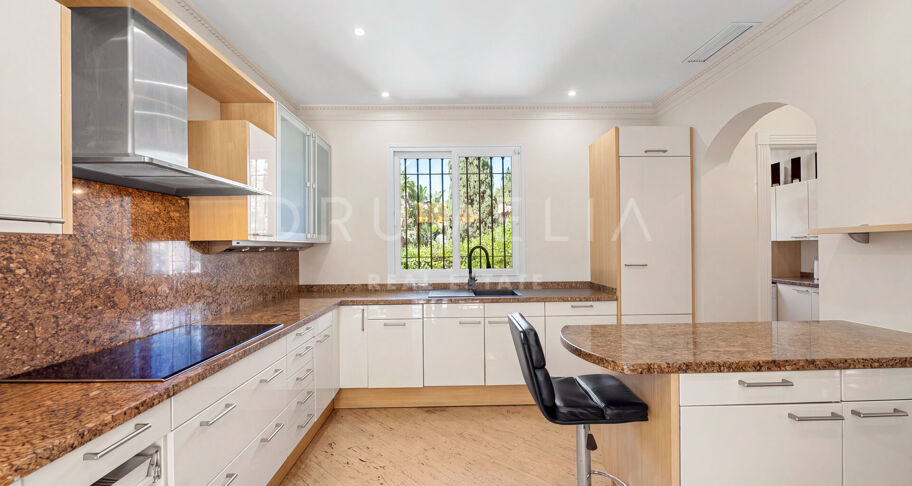 Villa à Las Brisas, Nueva Andalucía, dans un cadre ultra-privé