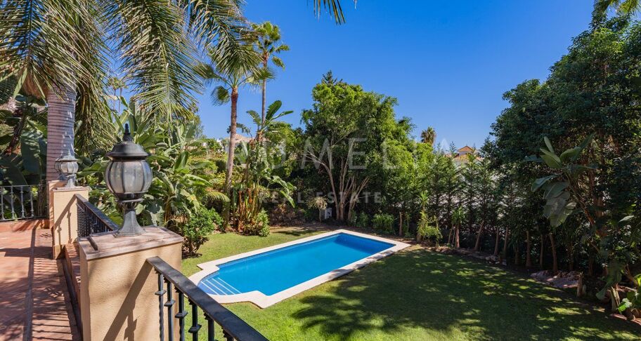 Villa à Las Brisas, Nueva Andalucía, dans un cadre ultra-privé