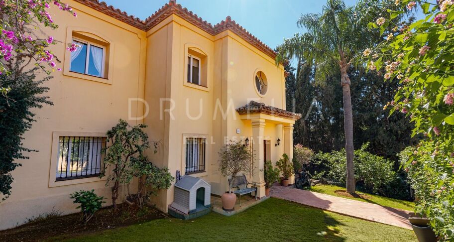 Villa à Las Brisas, Nueva Andalucía, dans un cadre ultra-privé