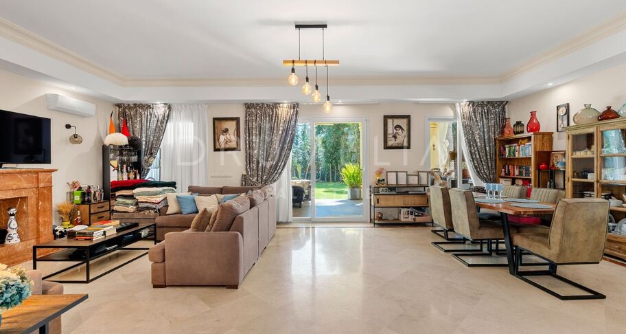 Villa à Las Brisas, Nueva Andalucía, dans un cadre ultra-privé