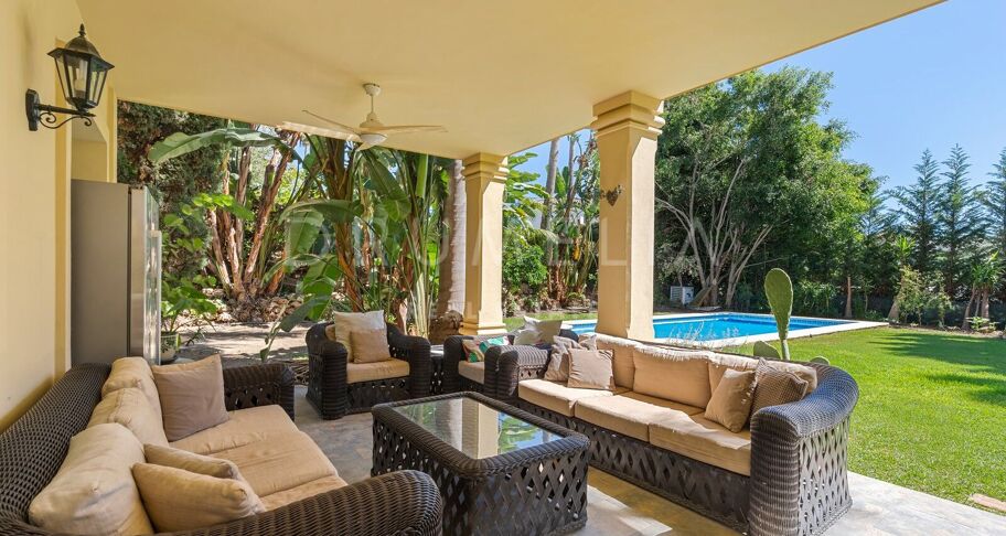 Villa à Las Brisas, Nueva Andalucía, dans un cadre ultra-privé
