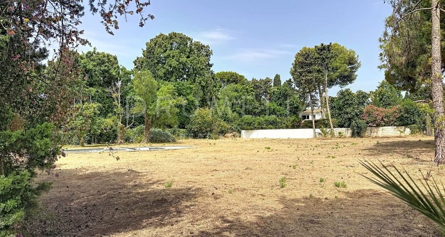 Exklusiv södervänd tomt i Guadalmina Baja, nära stranden och golfbanan