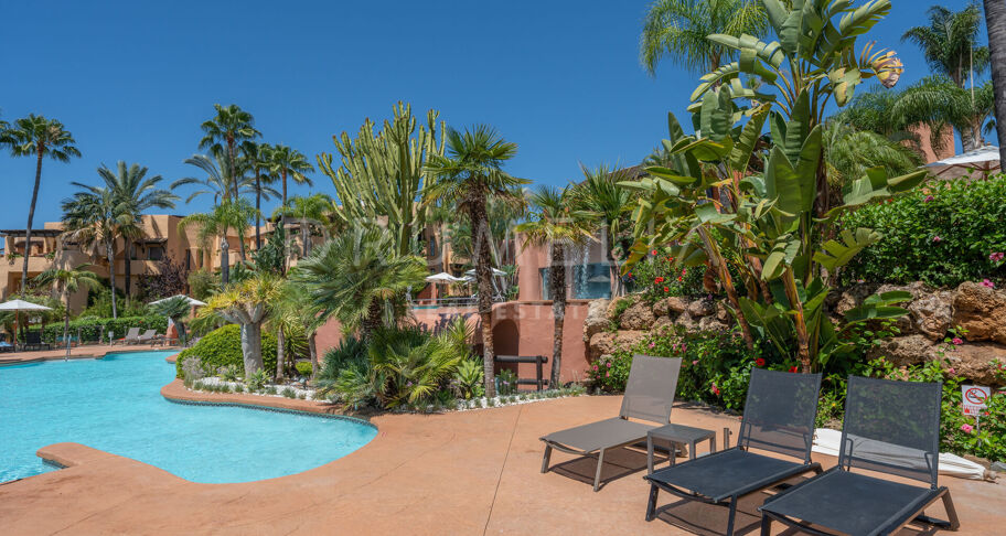 Spacious ground-floor apartment with private garden in Mansion Club, Golden Mile – Marbella