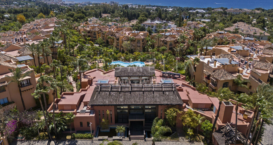 Spacious ground-floor apartment with private garden in Mansion Club, Golden Mile – Marbella