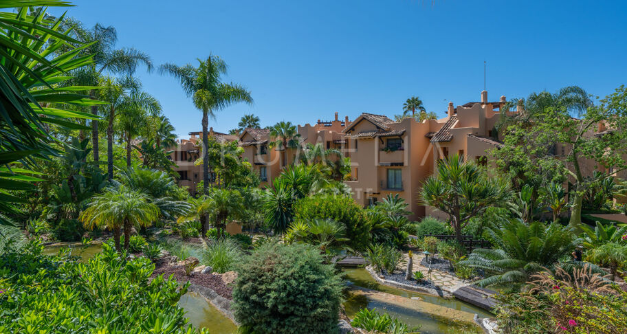 Spacious ground-floor apartment with private garden in Mansion Club, Golden Mile – Marbella