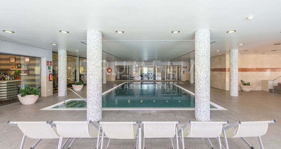 Spacious ground-floor apartment with private garden in Mansion Club, Golden Mile – Marbella