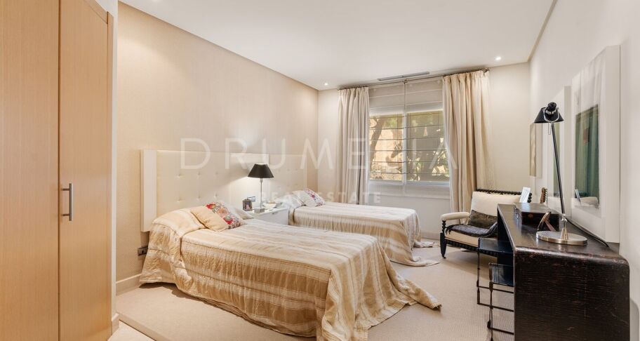 Spacious ground-floor apartment with private garden in Mansion Club, Golden Mile – Marbella
