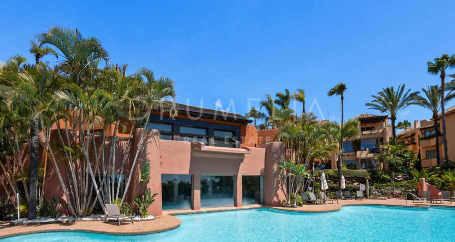 Spacious ground-floor apartment with private garden in Mansion Club, Golden Mile – Marbella
