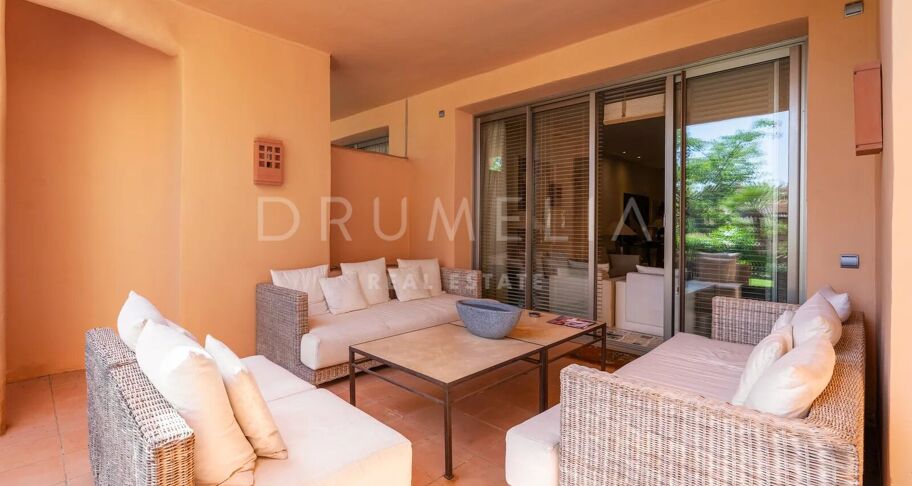 Spacious ground-floor apartment with private garden in Mansion Club, Golden Mile – Marbella