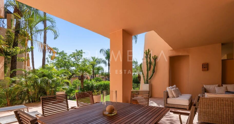 Spacious ground-floor apartment with private garden in Mansion Club, Golden Mile – Marbella