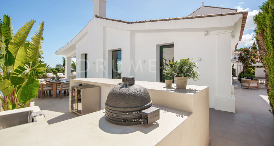 Villa for salg i Puerto del Almendro, Benahavis