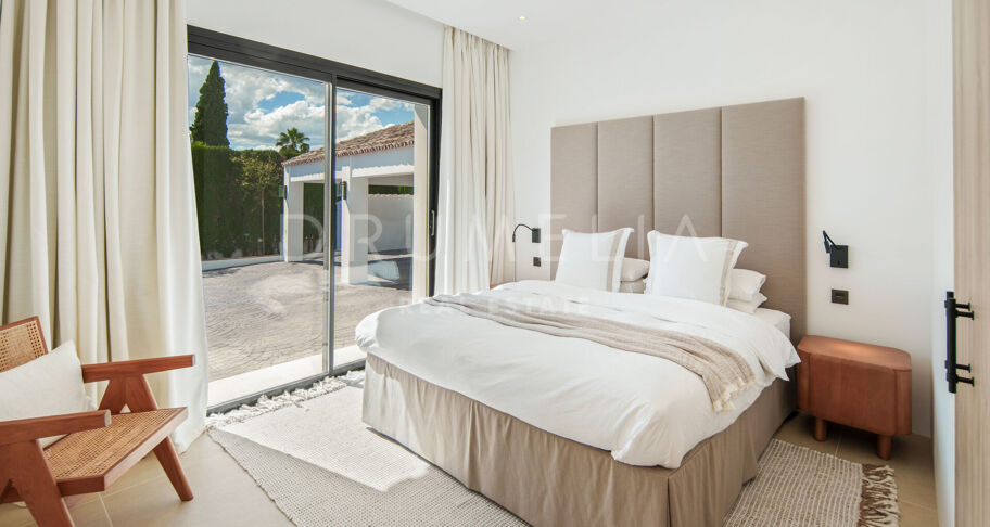 Villa for salg i Puerto del Almendro, Benahavis